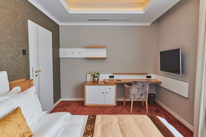 Room 5 of 45