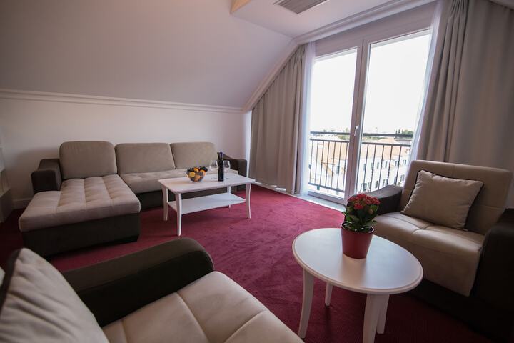 Room 6 of 32