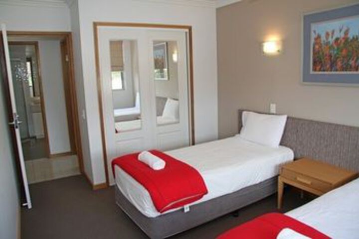 Room 27 of 107