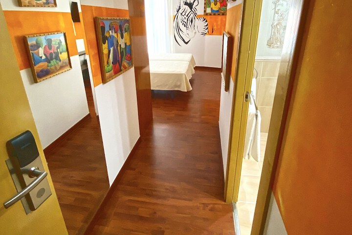 Room 11 of 23