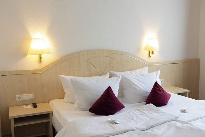 Room 5 of 33