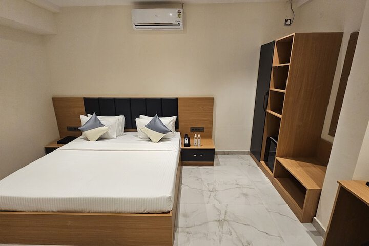 Room 7 of 33