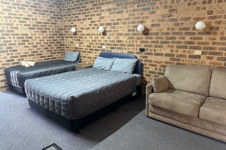 Room 4 of 32