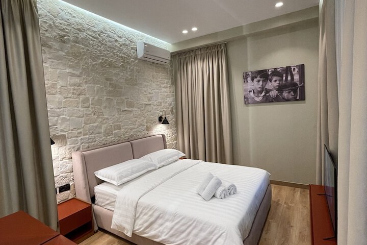 Room 9 of 26