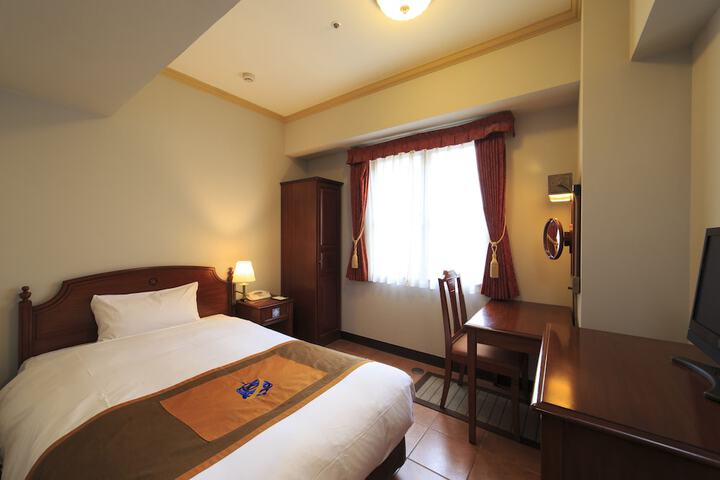 Room 8 of 40