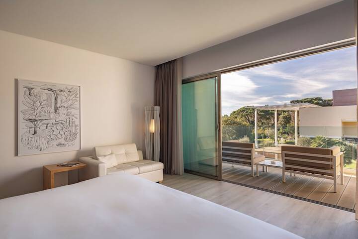 Room 18 of 220