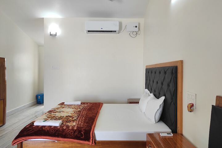 Room 15 of 29