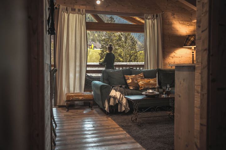Room 8 of 33