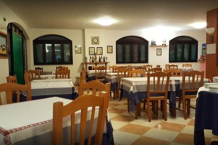 Dining 2 of 6