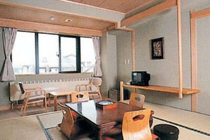 Room 4 of 16