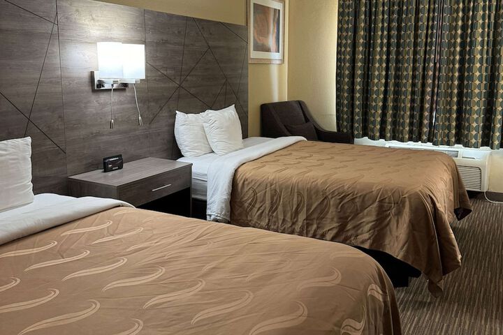 2 Queen Beds (9 of 18)