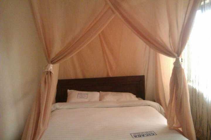 Room 3 of 8