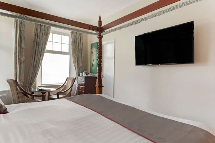 Room 38 of 131