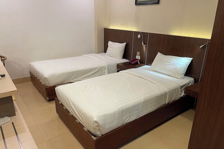 Room 4 of 73