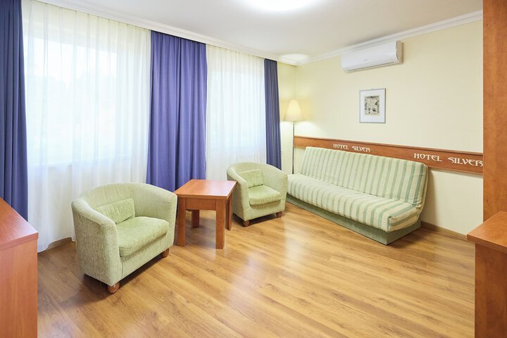 Room 50 of 171