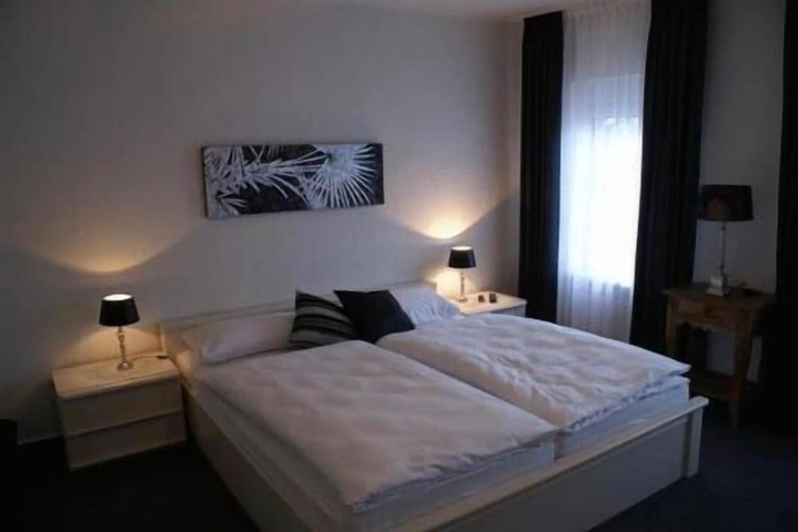 Room 15 of 42