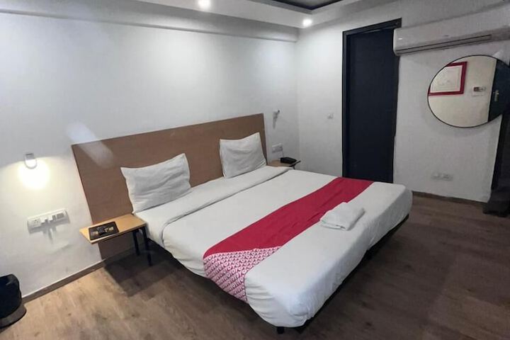 Room 3 of 9