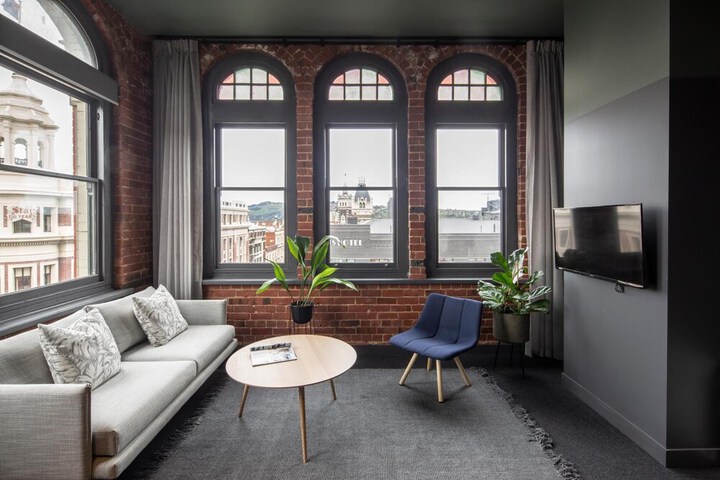 Room 42 of 60