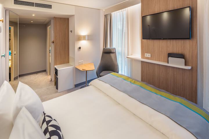 Room 11 of 53