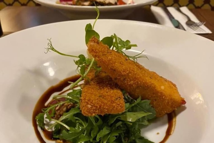 Dining 26 of 49