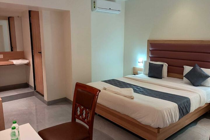 Room 5 of 13