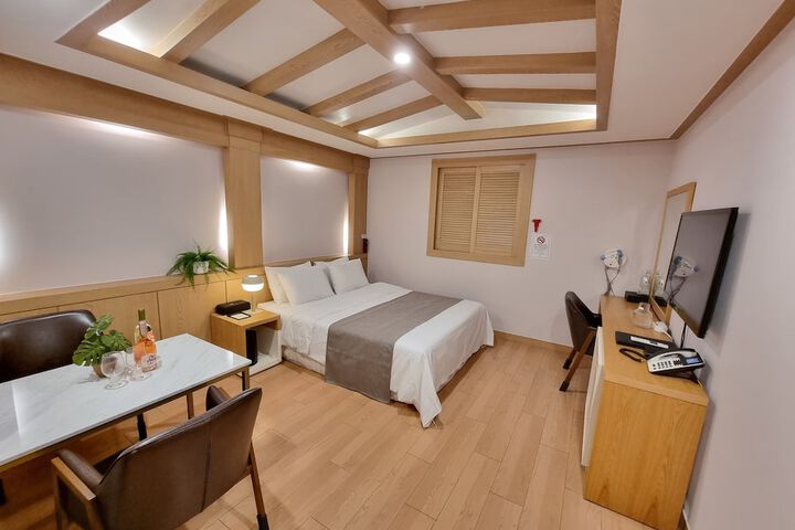 Room 5 of 46