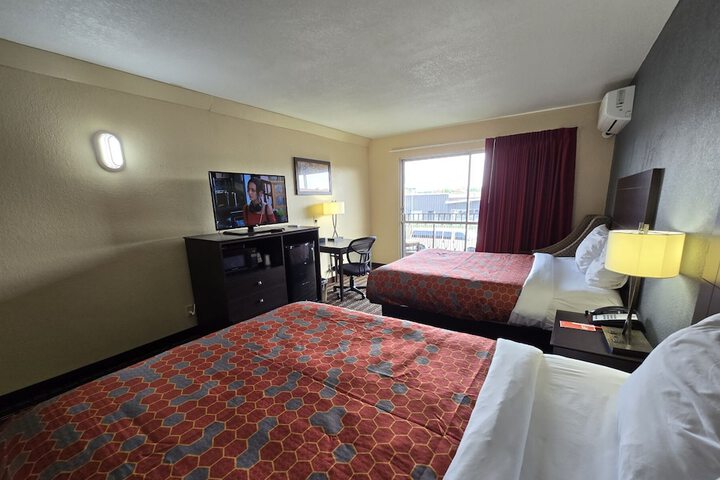 Room 9 of 15