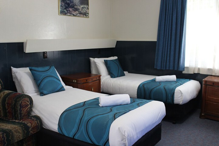 Room 11 of 48