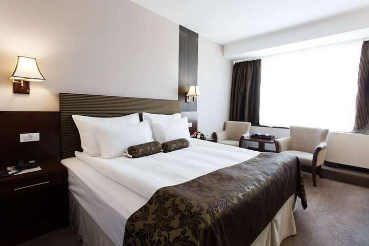 Room 12 of 26