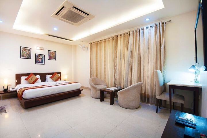 Room 3 of 16