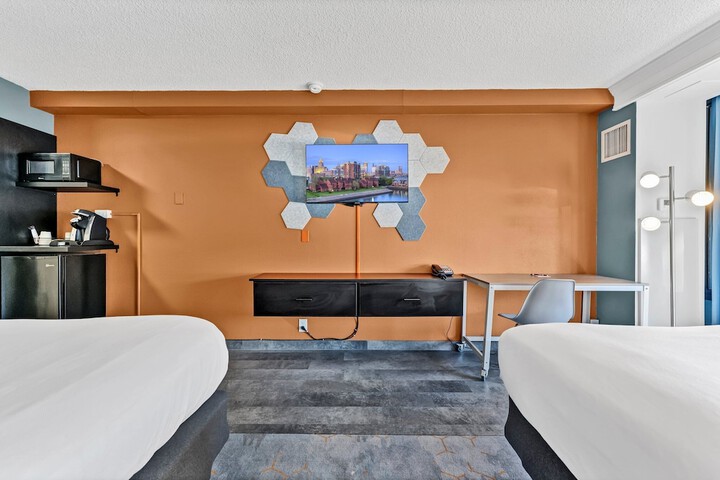 Standard Room, King or Two Doubles (5 of 9)