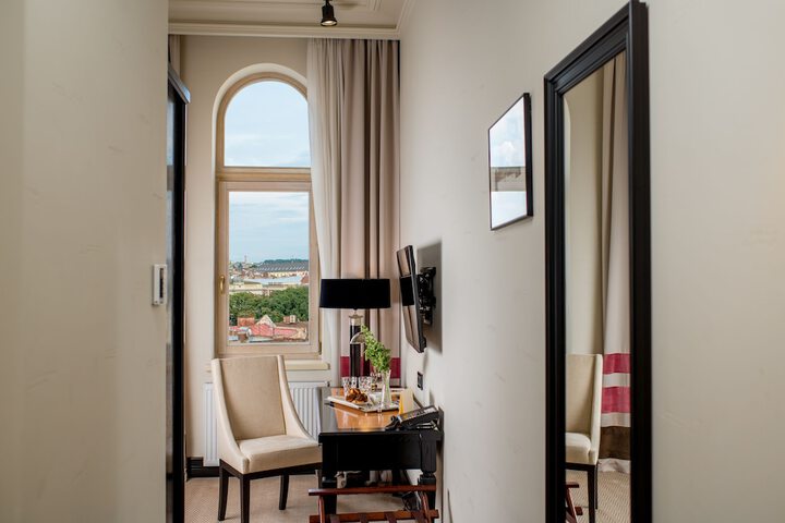 Room 12 of 79