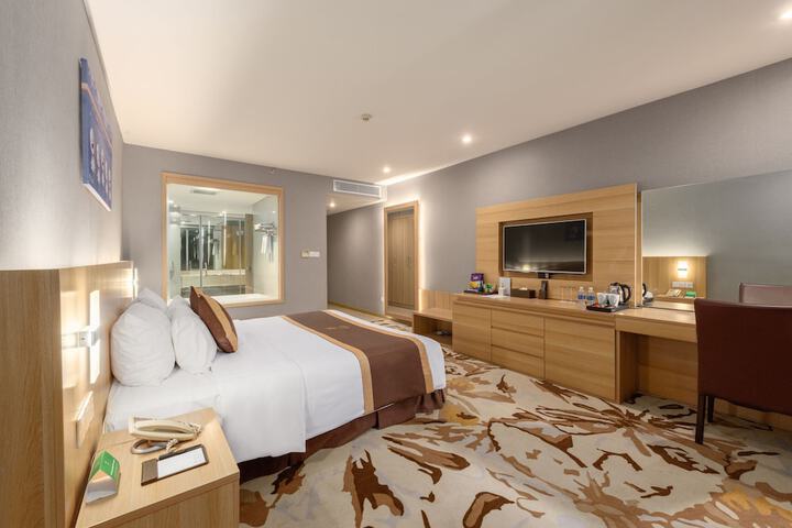 Room 15 of 122