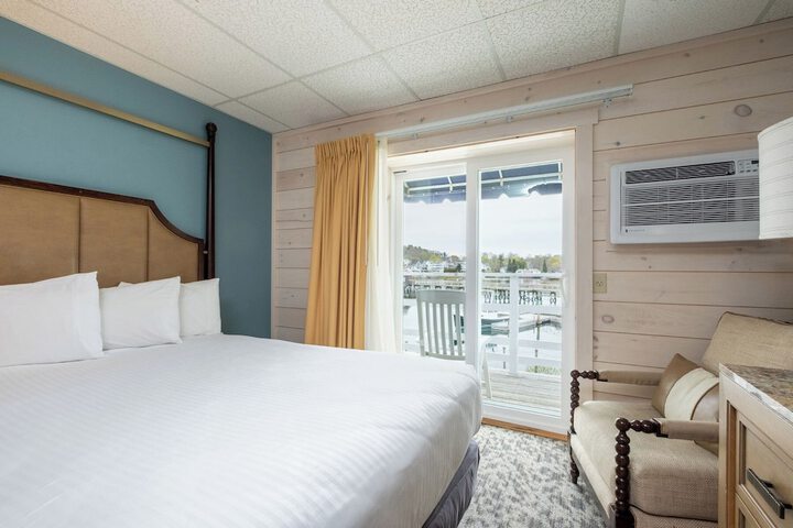Room 35 of 134
