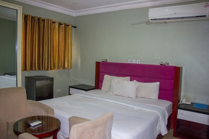 Room 10 of 48
