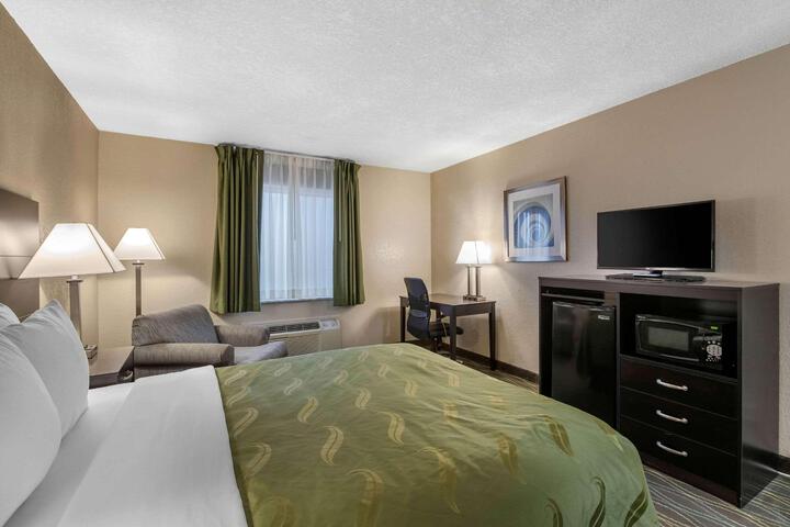 1 Queen Bed (17 of 18)