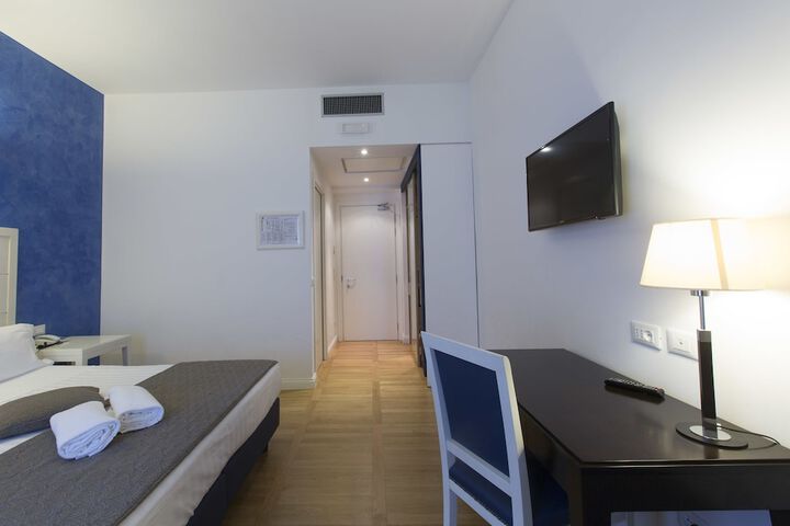 Room 84 of 169