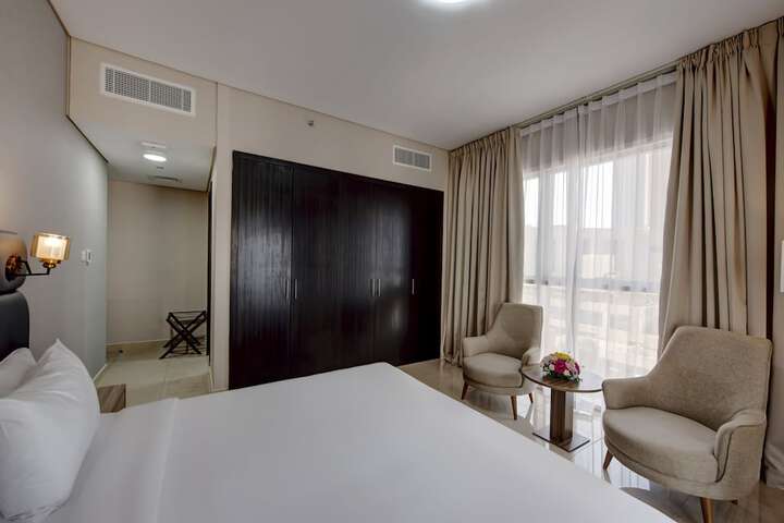 Room 12 of 77