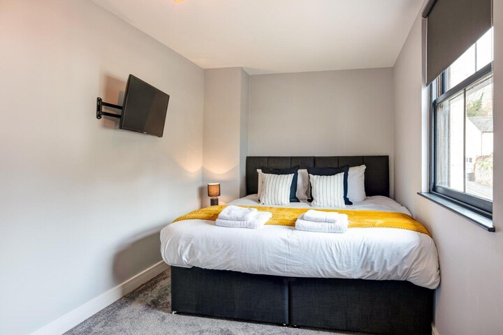 Room 35 of 62