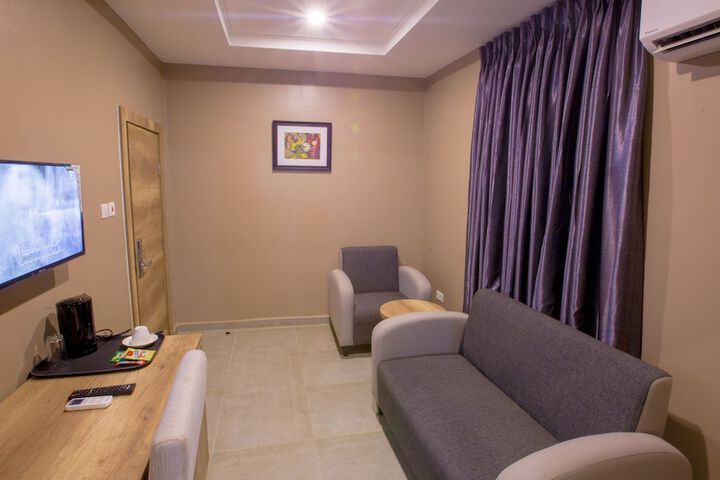 Room 9 of 19