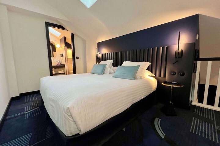 Room 34 of 90