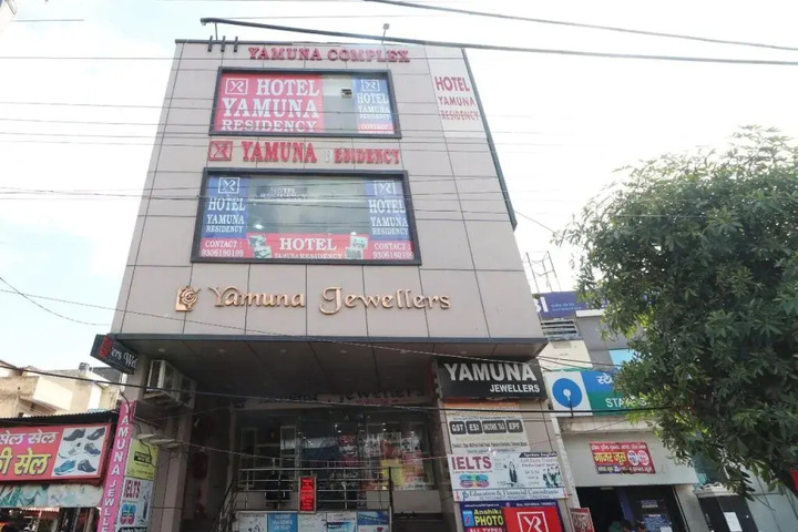 OYO 30439 Hotel Yamuna Residency