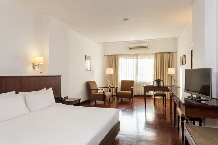 Room 14 of 106