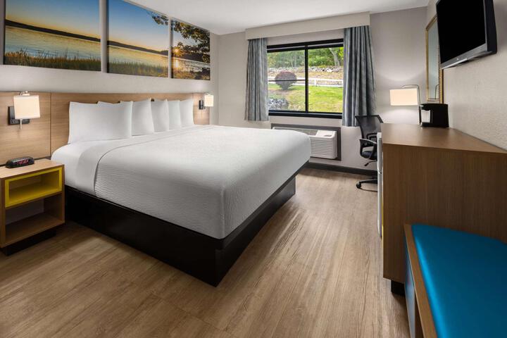 1 King Bed (6 of 7)