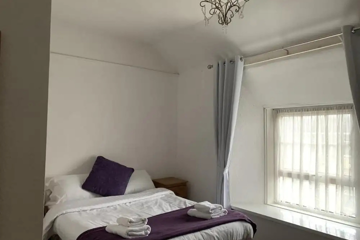 Room 6 of 11