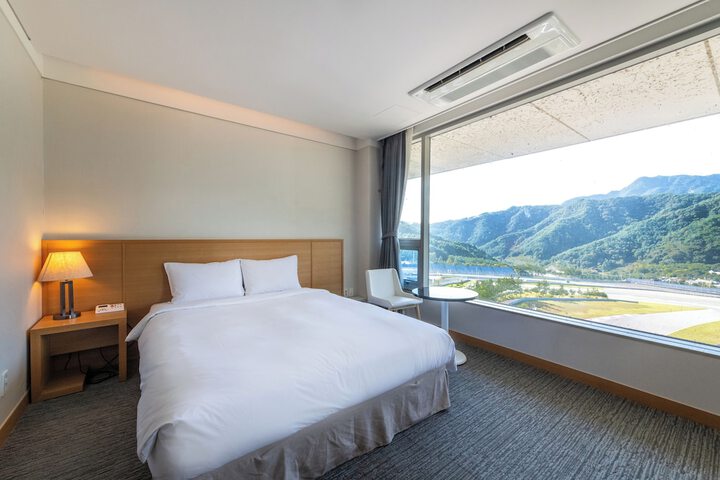 Room 19 of 100