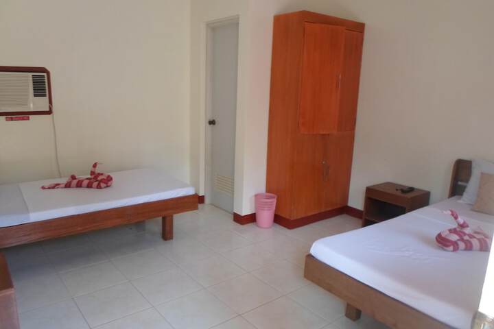 Room 12 of 116