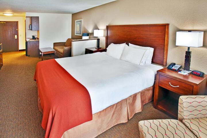 1 King Bed (11 of 15)