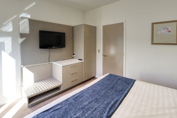 Room 28 of 106