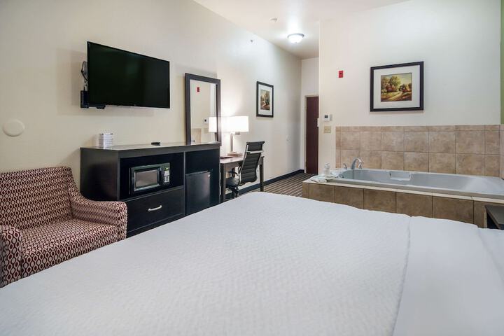 1 King Bed Suite (4 of 13)